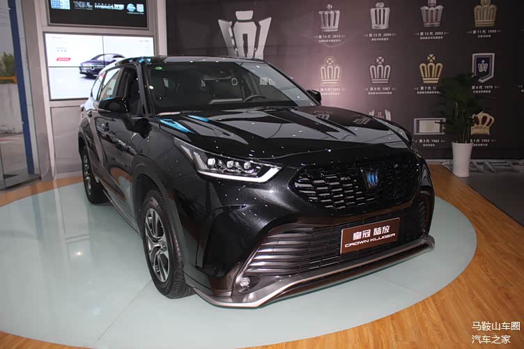 2021款丰田皇冠陆放到店造型唬人2758万起不输汉兰达