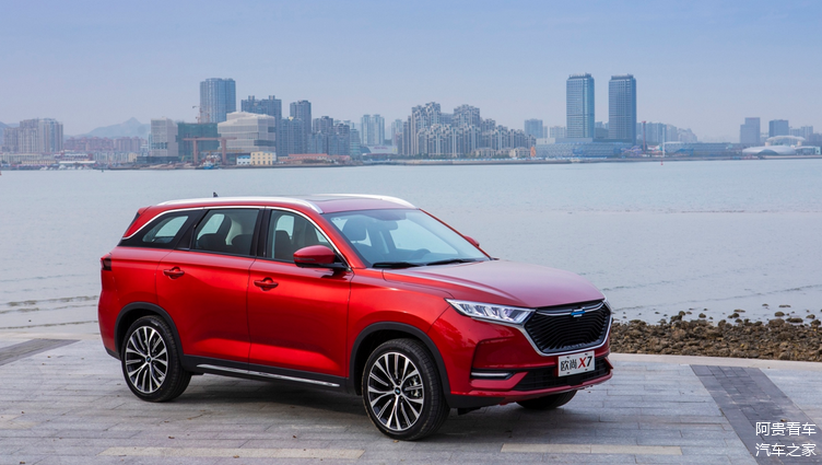 中型suv卖紧凑型的价格长安欧尚x7上市售777万起