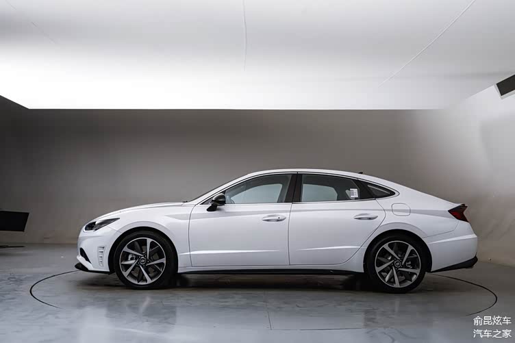 棚拍北京现代索纳塔10