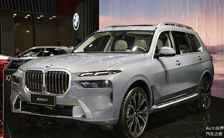 2022广州车展宝马x7实车亮相车身庞大气场很足