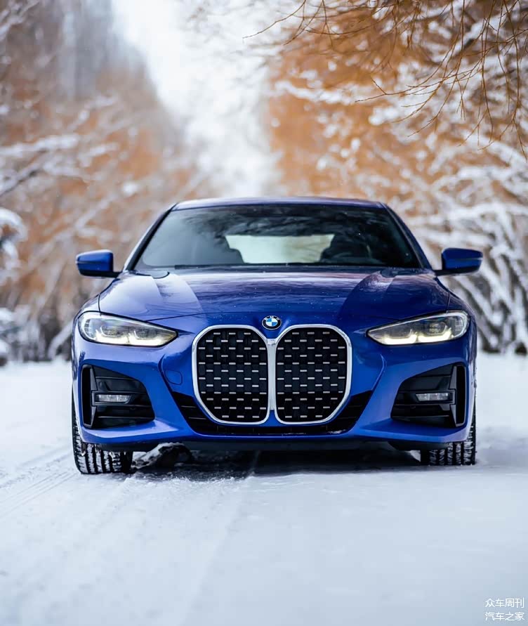 雪天旅行滨海湾蓝全新宝马430i气质十分出众