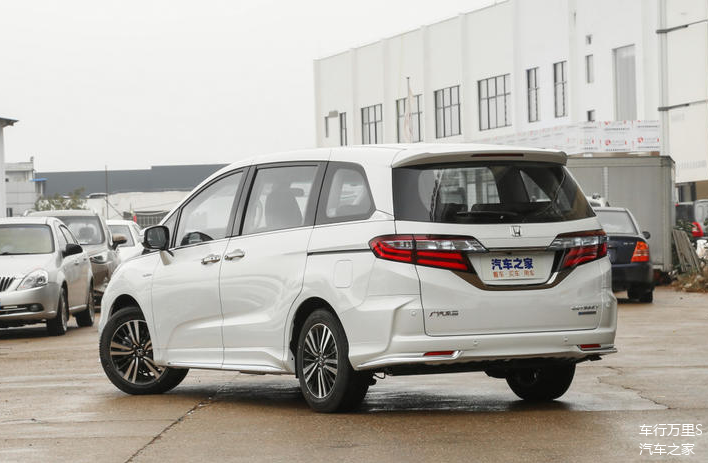 30岁男人的"理想之车",双电动门,带你看本田奥德赛