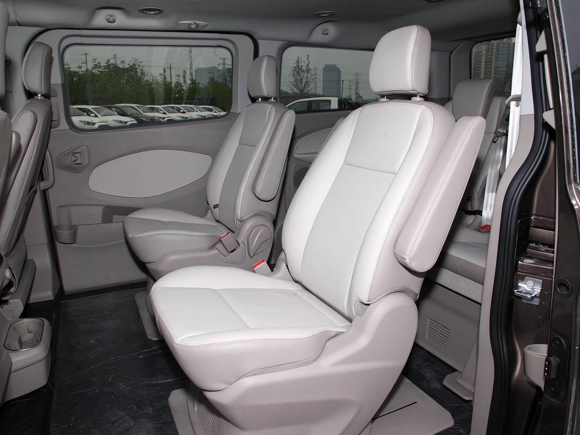 第二排座椅/引自汽车之家图库