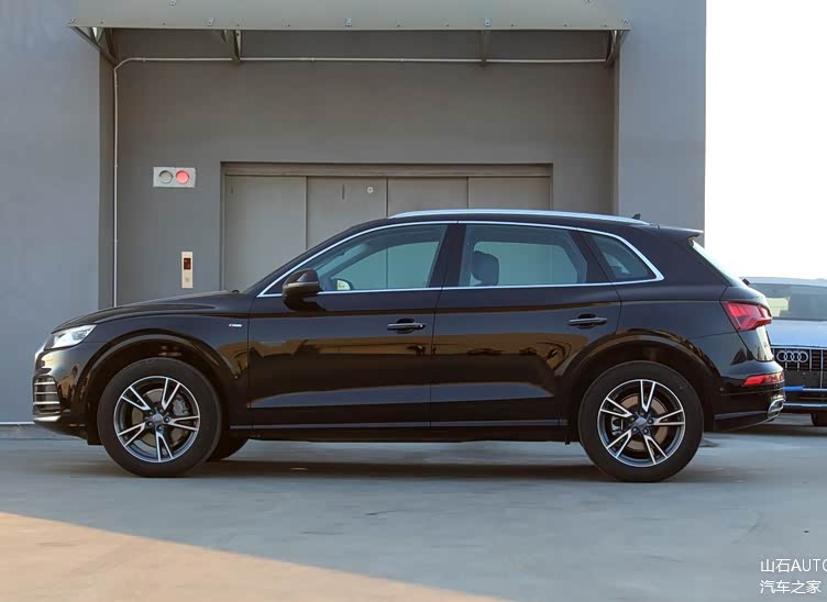 奥迪再次低头全系配20t适时四驱优惠9万开着面子十足