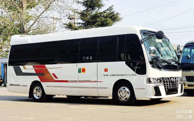 丰田考斯特豪华电动全隔断,可自动开关,操作简单实用,既保证了空间的