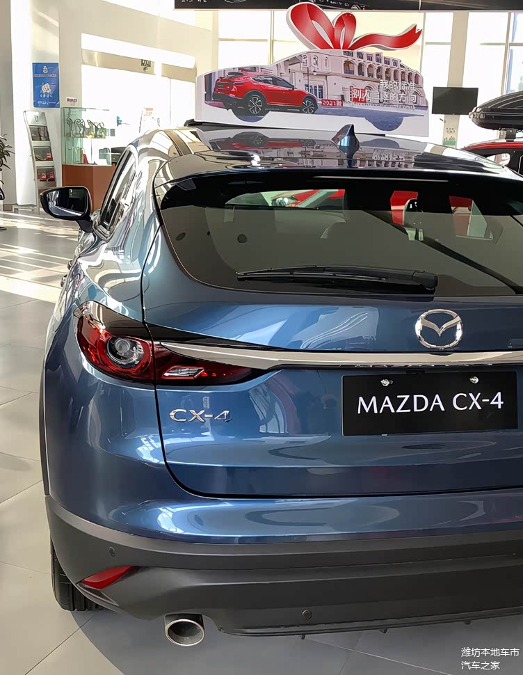 2021款马自达cx4到店实拍恒星蓝色车身很精致配hud抬头数字