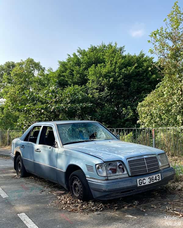 【香港街拍】:被遗弃且被破坏的奔驰 w1_车家号_发现车生活_汽车之家