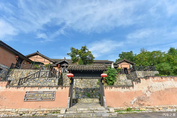 始入春秋,兴于近代,这个老寨子拥有"亚洲最大古山寨群"之称号_车家号_