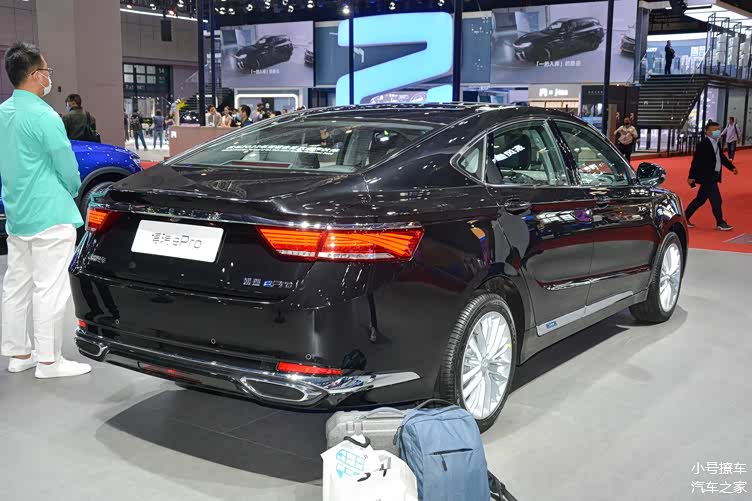 1558万起新款吉利博瑞phev上市纯电动续航84km