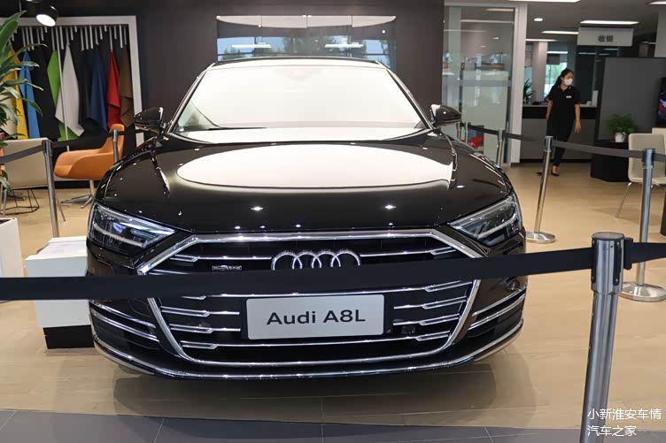 2021款奥迪a8l到店外观豪华大方内饰上档次动力输出强劲