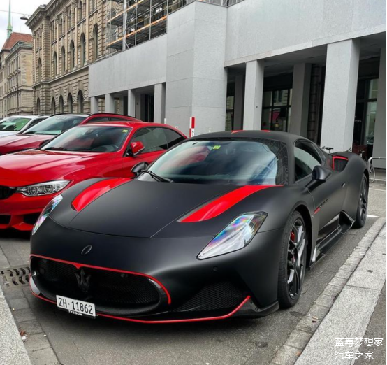 全新玛莎拉蒂mc20海外街拍动感外观v6引擎彰显超跑风范