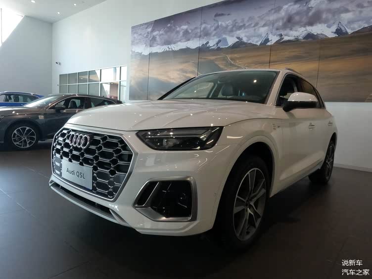 到店实拍：2022款奥迪Q5L，白色涂装显稳重，配2.0T+12V轻混系