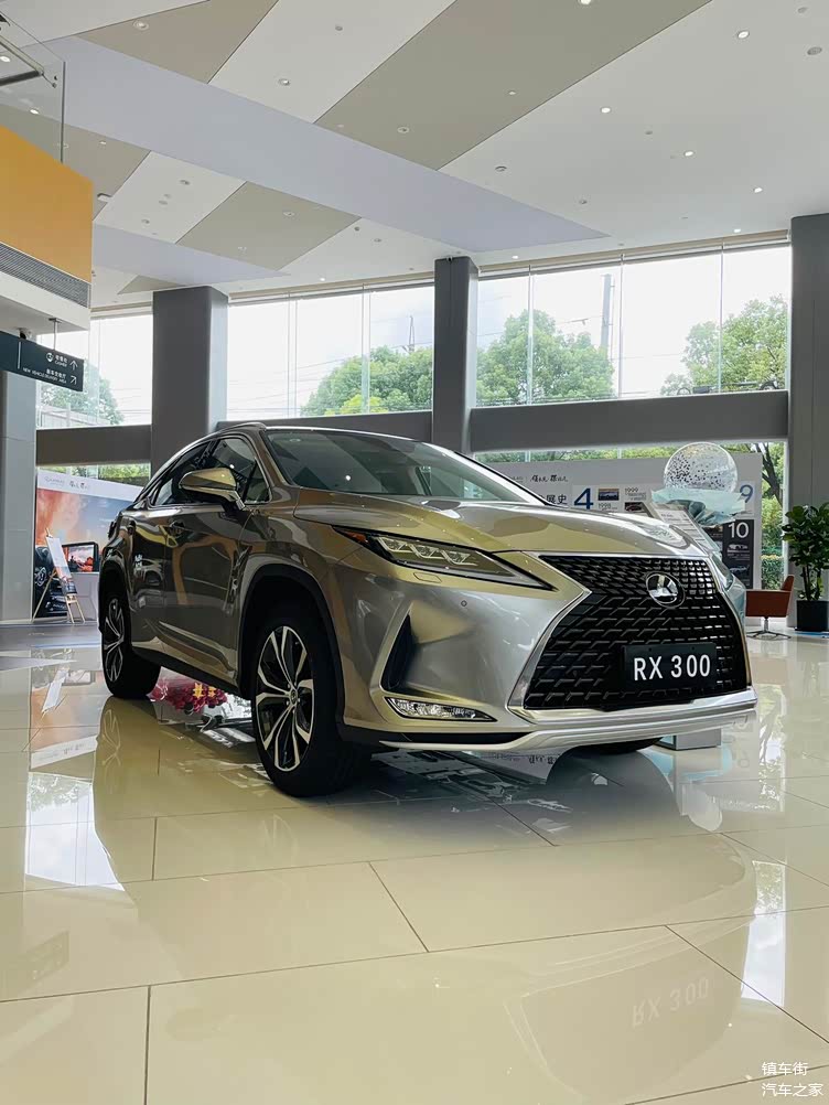要二胎的家庭看这里!2021款雷克萨斯rx实车,空间宽敞还省油_车家号_发