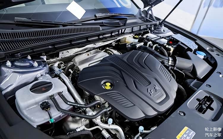 224马力以及169马力,传动则是匹配7挡湿式双离合变速箱