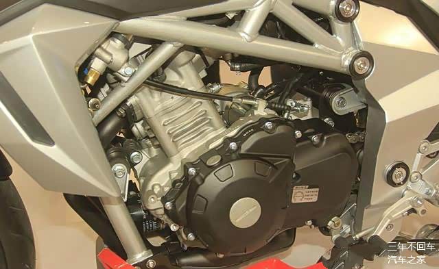 看到台荣c1的发动机,感觉动力还是十分强劲的,据说是一款排量高达400