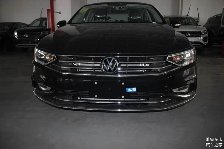 探店2021款大众迈腾造型沉稳中庸用料高级现金优惠15万