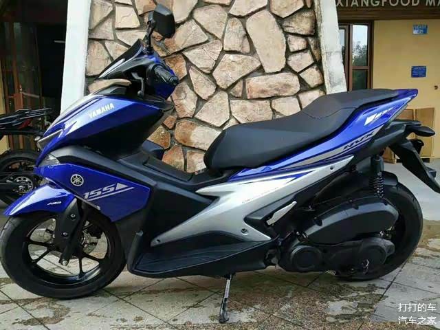 充满了侵略性比较有意思的是,雅马哈nvx155虽然定位是一款踏板摩托车