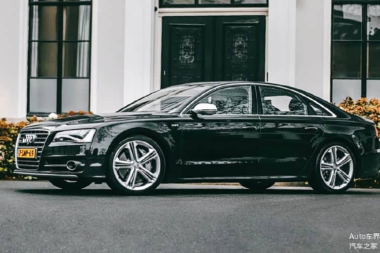 奥迪s8外观很低调细节更精致典型的西装暴徒网友真香