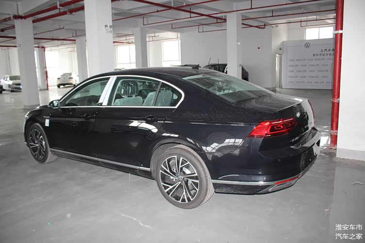 探店2021款大众迈腾造型沉稳中庸用料高级现金优惠15万