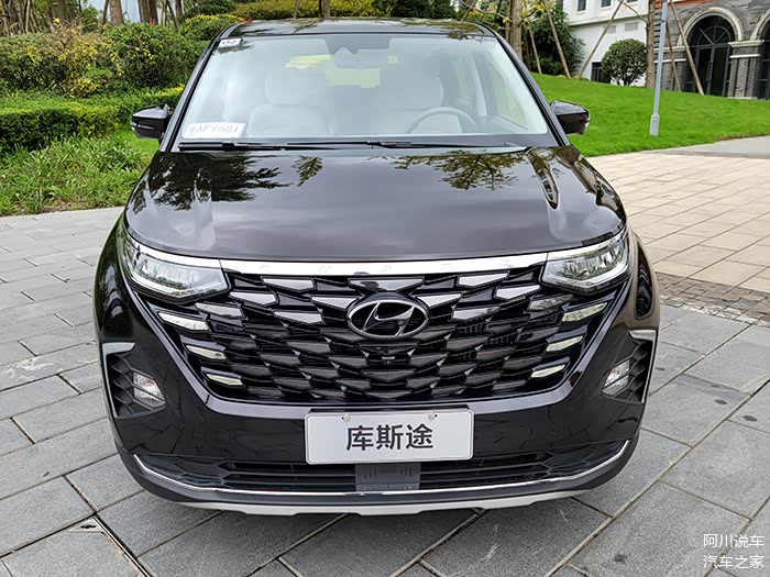 试驾北京现代库斯途轴距超3米的7座mpv实测油耗69l