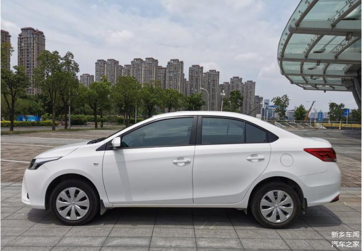 帅气的化身2021款丰田yarisl致享优惠1万裸车价778万起