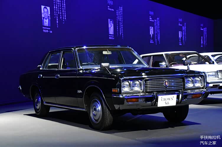 历代丰田皇冠长啥样