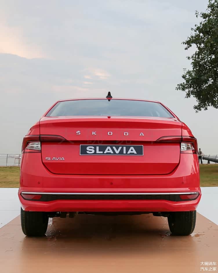 运动时尚的外观内饰很高级全新斯柯达slavia发布