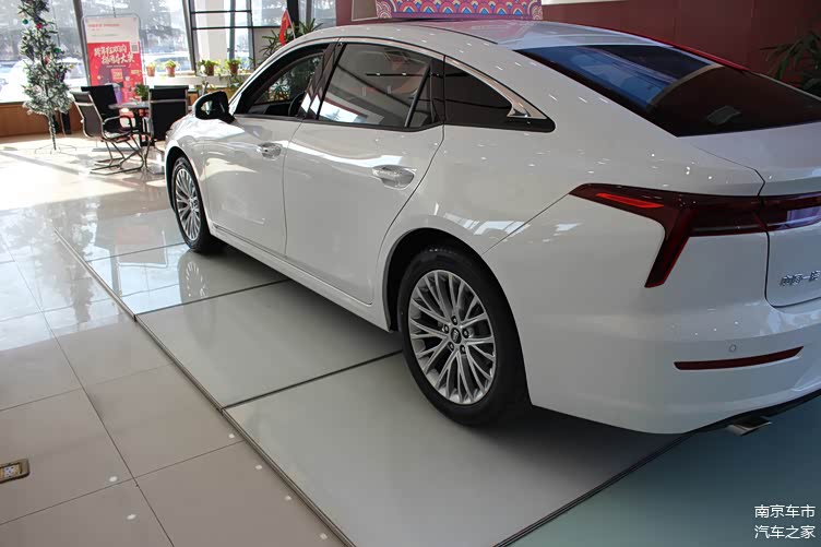 2021款奔腾b70到店,外观运动,内饰上档次,1.5t动力输出强劲!