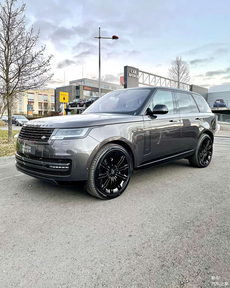 全新路虎揽胜海外街拍更有豪华质感低调的企业家