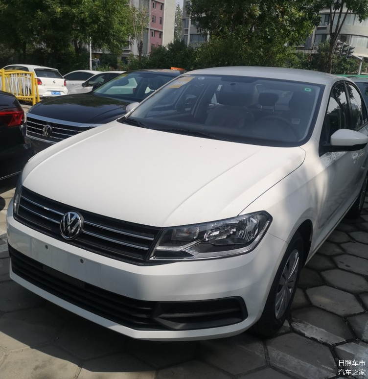 实拍2021款大众桑塔纳白色涂装经典内饰用料扎实考虑吗