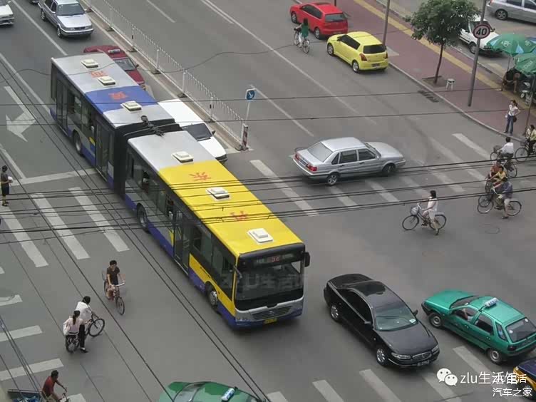 我一下记录了10年 北蜂窝路的京华前置大铰接时代