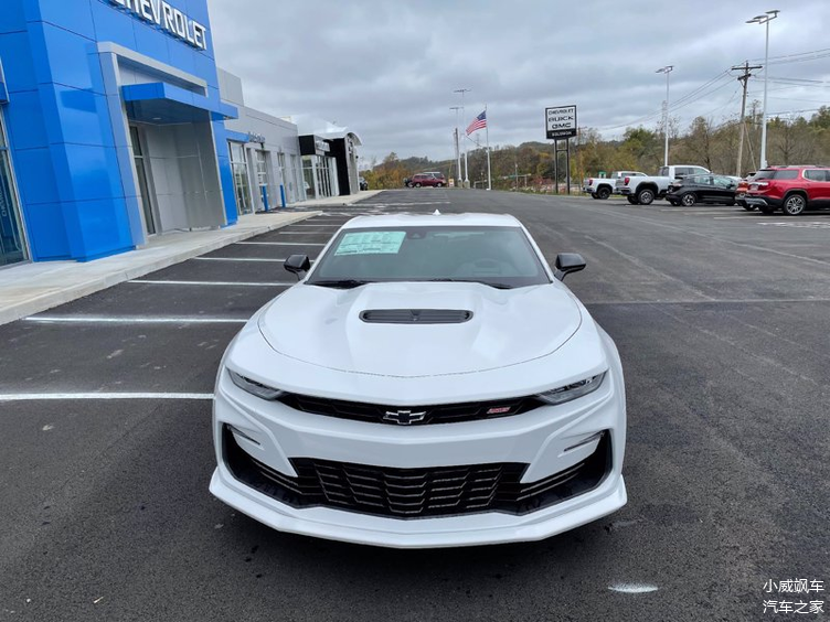 激进的造型新款雪佛兰科迈罗ss海外实车定位跑车
