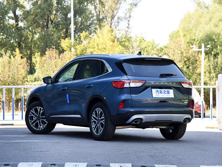 中期改款福特escape在车尾部分,中期改款福特escape针对后尾灯内部