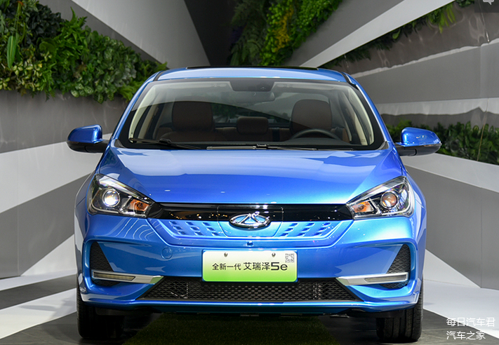 从整体上看,全新一代艾瑞泽5e大体保留了现款艾瑞泽5e的外观设计,只是