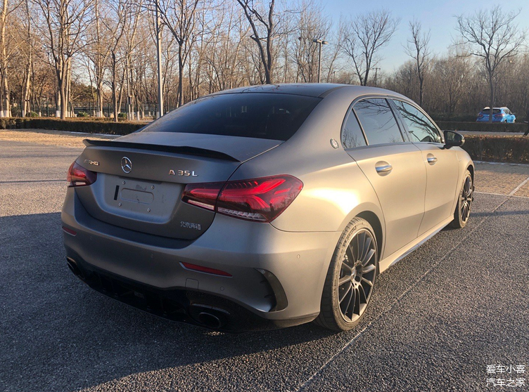 奔驰amga35l正式上市40万的价格门槛大幅降低你是否心动了