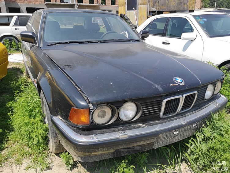 30年前的尤物 草丛偶遇第二代宝马7系老车