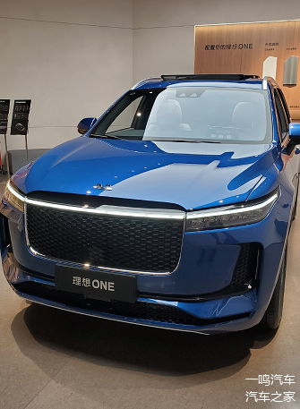 豪华中型suv理想one实车现身12t三缸配增程式技术品质一流