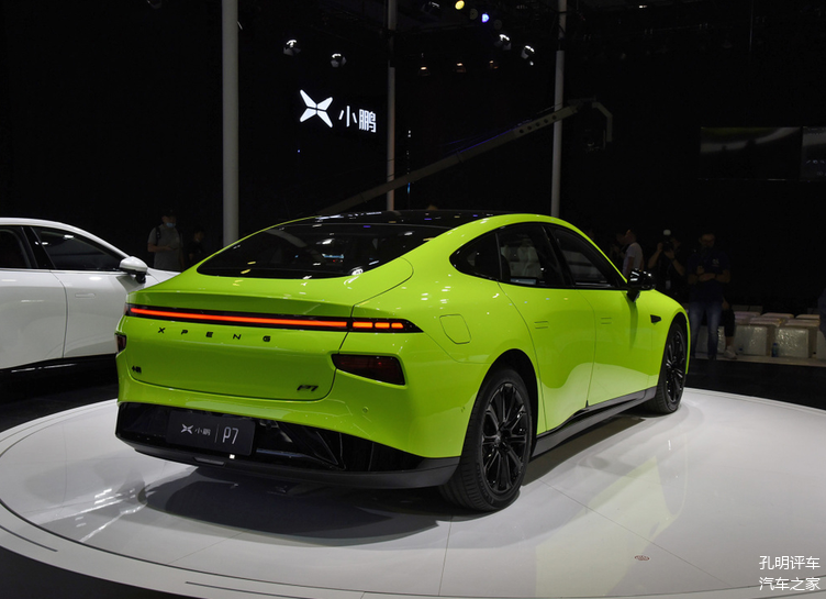 30多万坐拥"蝴蝶门",动力媲美v6!怼特斯拉有底气