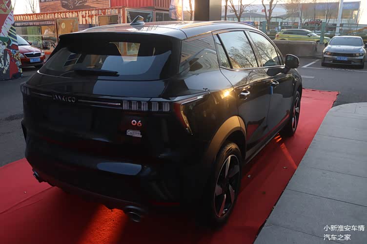 2020款领克06实车现身黑色涂装显运动内饰年轻动力输出稳定