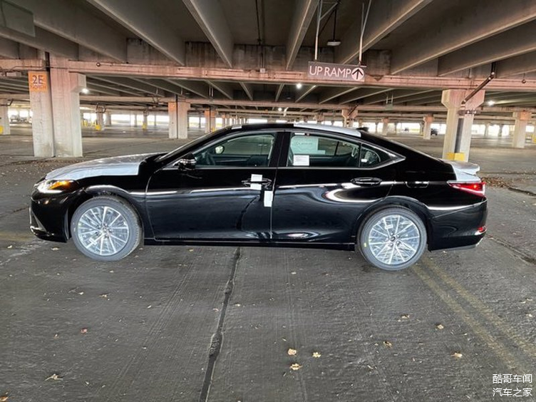 向颜值界宣战新款雷克萨斯es350海外版定位中大型轿车