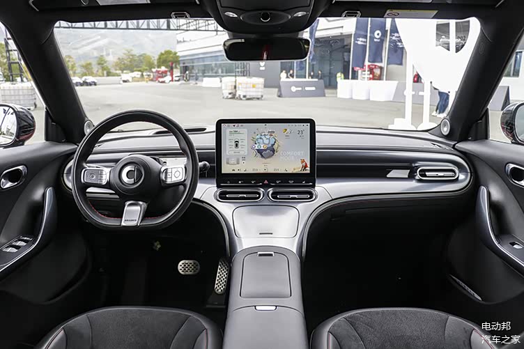 "奶凶"尽显,赛道激情试驾smart精灵#1巴博斯性能版_团车网