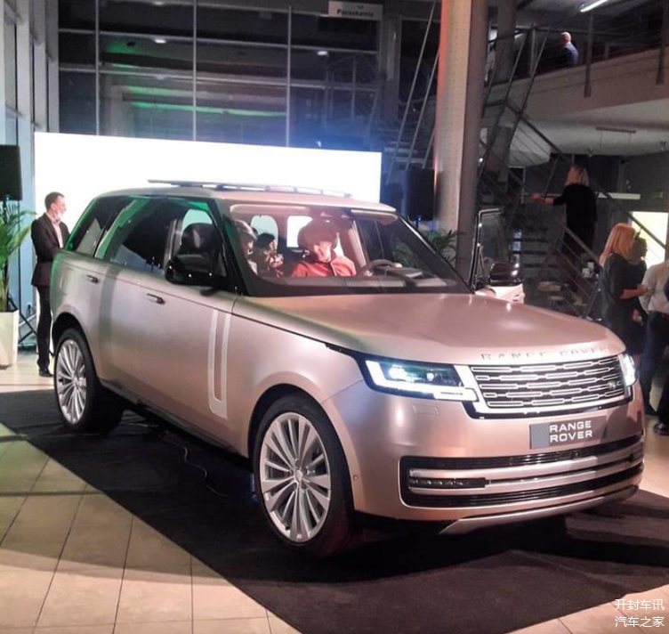 全新路虎揽胜全新的换代车型霸气十足的外观让人一眼沦陷