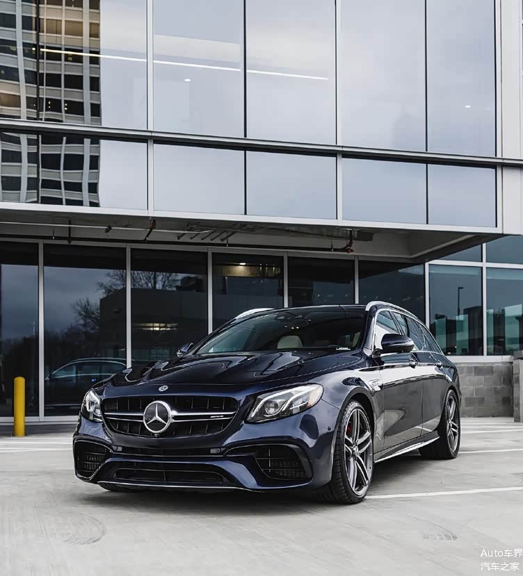 造型年轻运动堪称地表最强旅行车奔驰amge63s旅行版实车