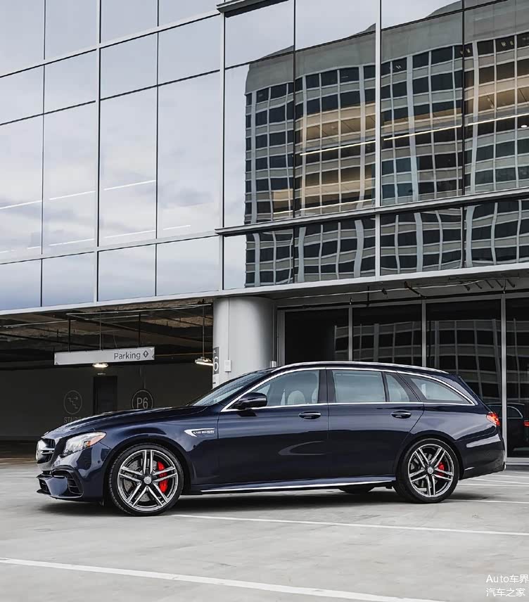 造型年轻运动堪称地表最强旅行车奔驰amge63s旅行版实车