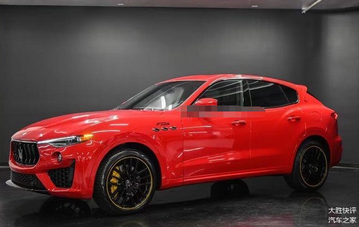 不愧是海王座驾玛莎拉蒂levantetrofeo红色车身尽显气质