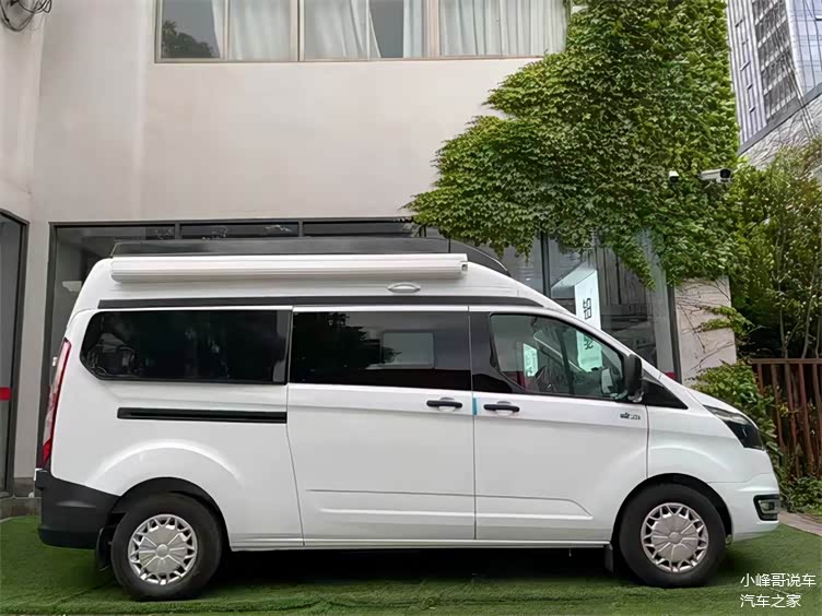 福特v362新全顺打造的b型旅居车升顶房车扩展更大空间