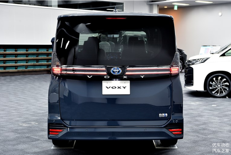 被称小赛那丰田mpv海外亮相搭18l混动折合人民币15万起