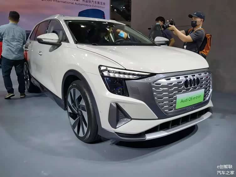 2021广州车展上汽奥迪q5etron越级的六七座纯电suv