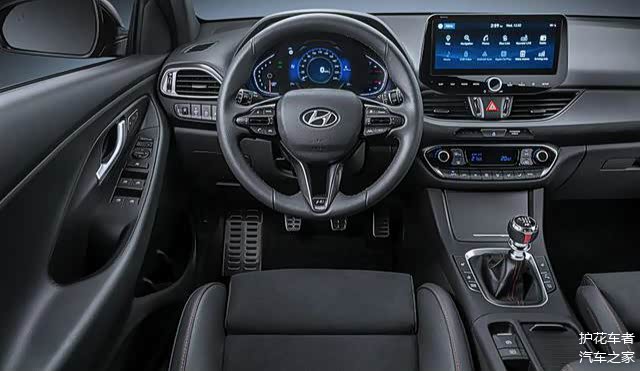 新款现代i30内饰动力方面,新车将继续搭载2.