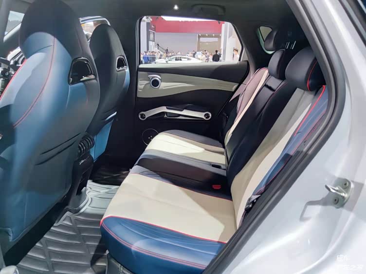 比亚迪元plus内饰首次曝光把健身房搬进车内